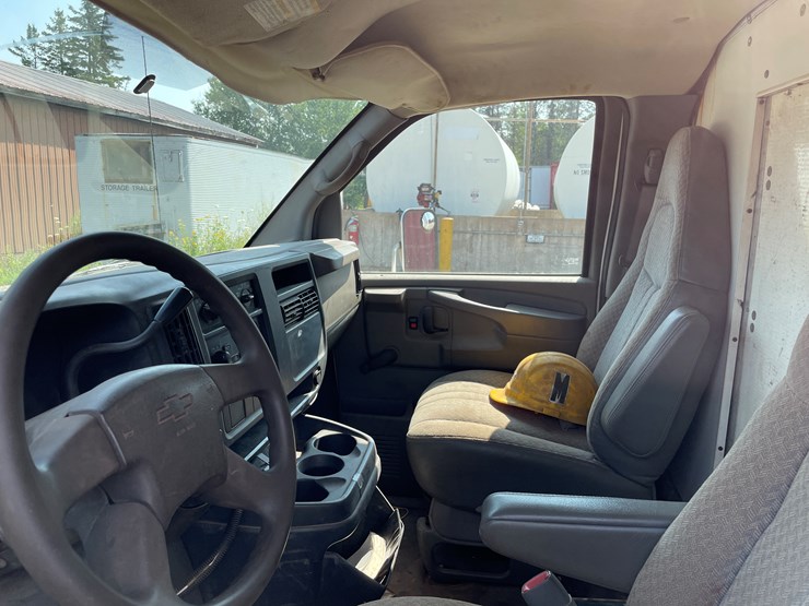2004-chevrolet-express-g3500-image-45