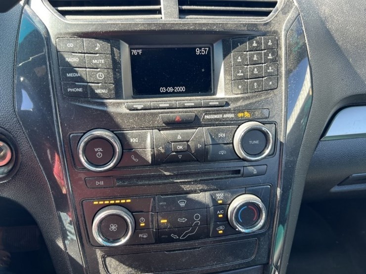 2017-ford-explorer-image-28