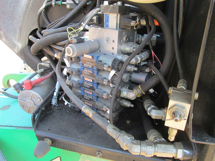 2015-jlg-600ajn-image-43
