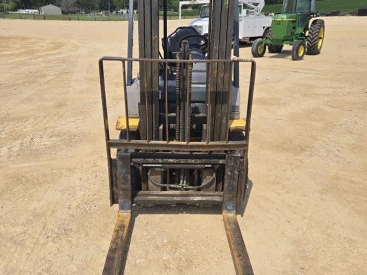 2013-komatsu-fg25t-16-image-2