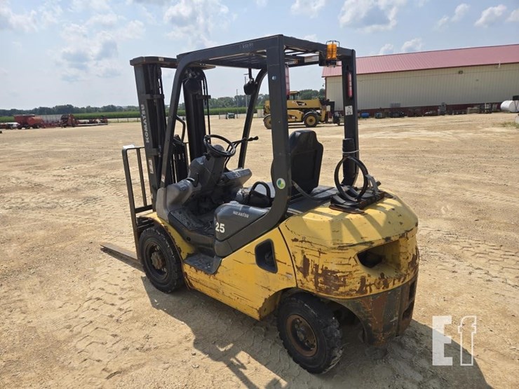 2013-komatsu-fg25t-16-image-11