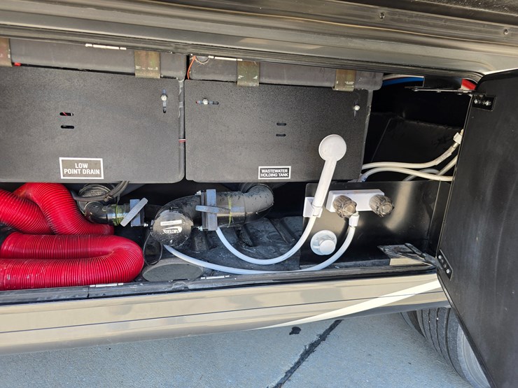 2022-ford-f600-image-85