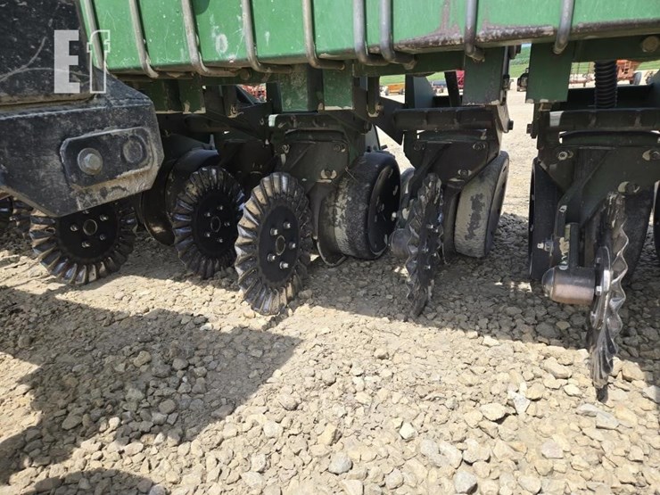 2001-john-deere-1530-image-16