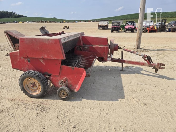 massey-ferguson-124-image-12