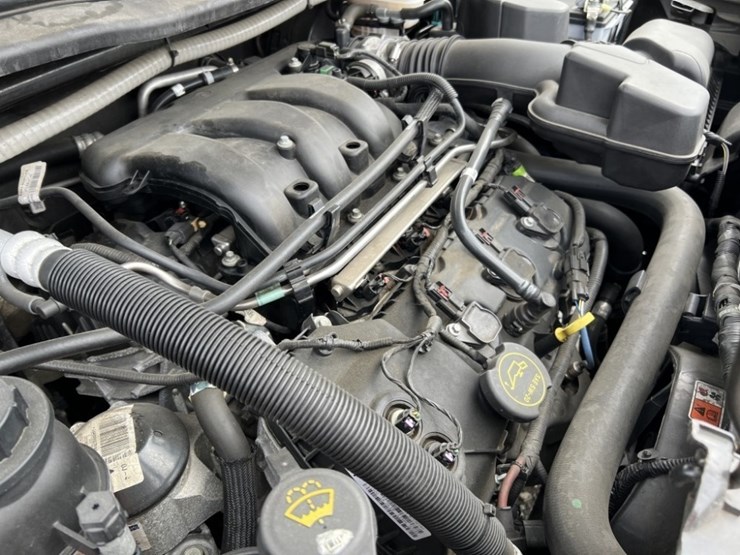 2014-ford-explorer-image-32