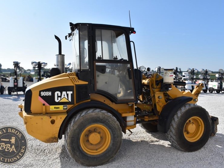 2011-caterpillar-908h-image-19
