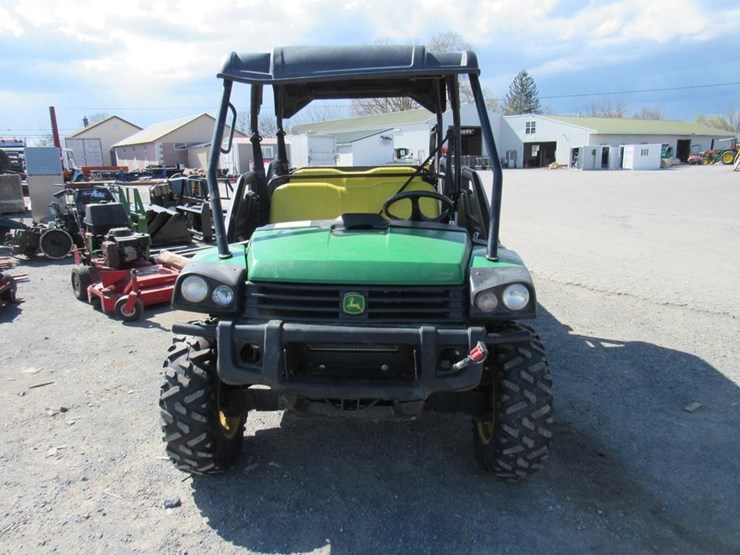 2022-john-deere-gator-image-3