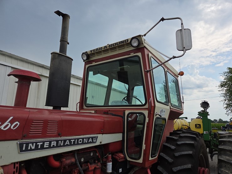 1970-ih-1456-tractor-image-13