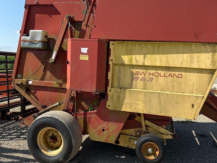 new-holland-853-image-8