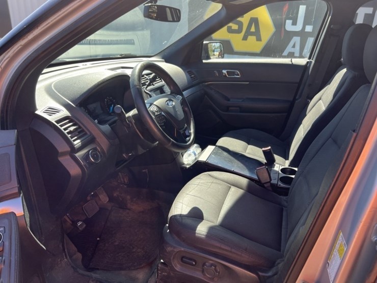 2017-ford-explorer-image-13
