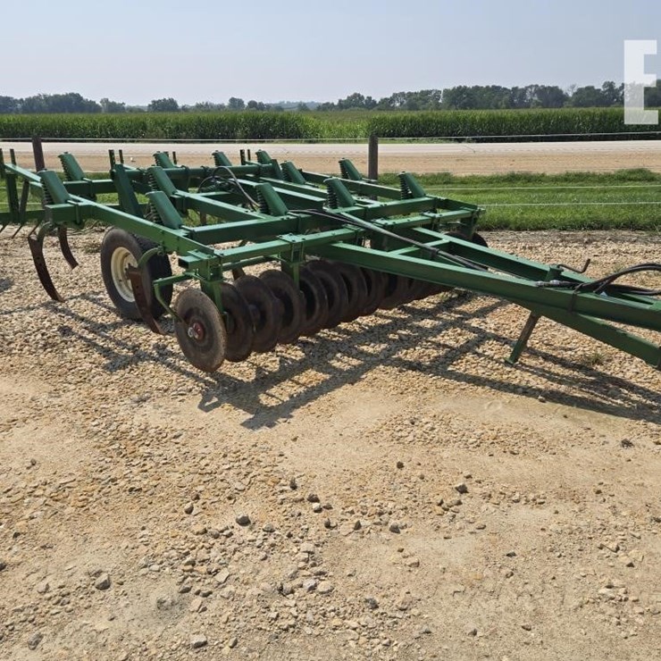 JOHN DEERE 1600