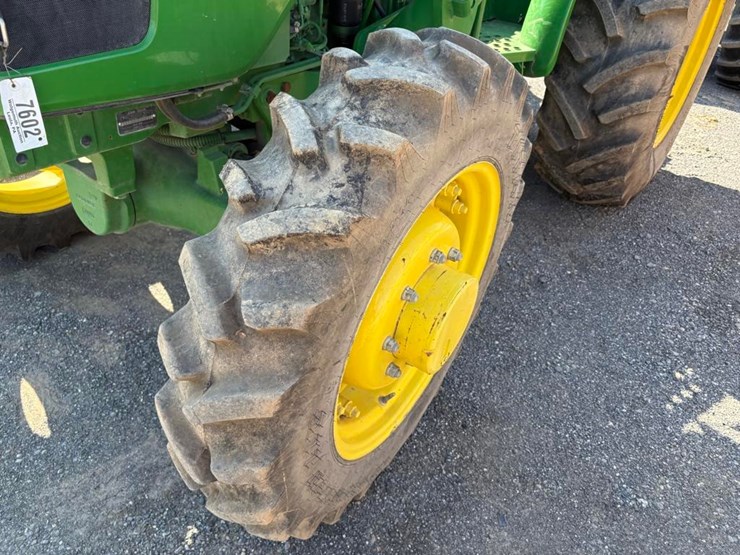 2015-john-deere-5055e-image-9