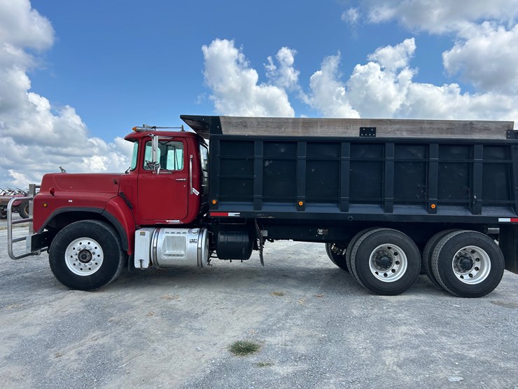 1997-mack-rb688s-image-2