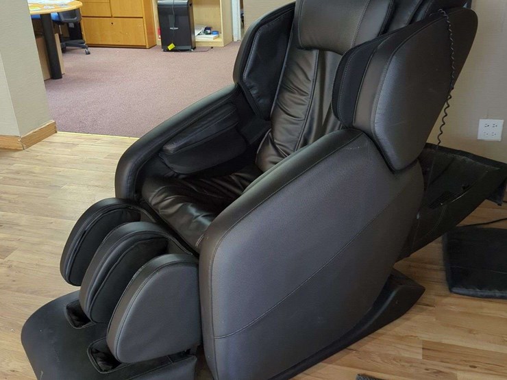 brookstome-professional-message-chair-image-2