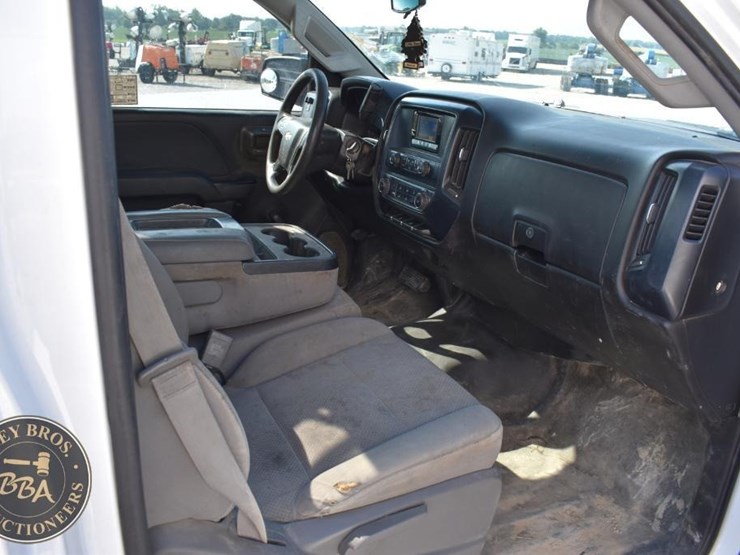 2015-chevrolet-silverado-2500hd-image-39