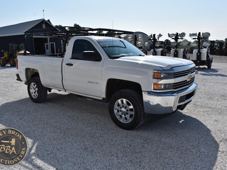 2015-chevrolet-silverado-2500hd-image-22