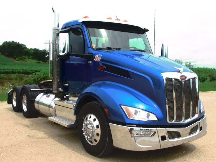 2023-peterbilt-579-image-40