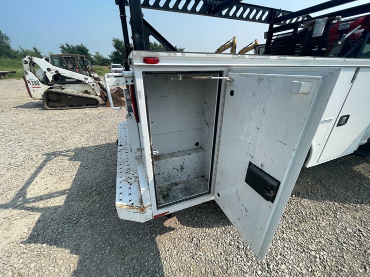 2019-ford-f350-xlt-image-30