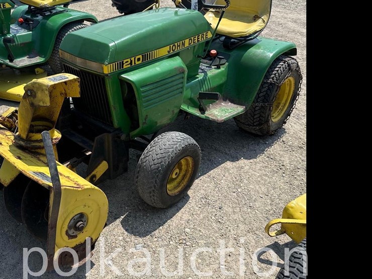 john-deere-210-image-1