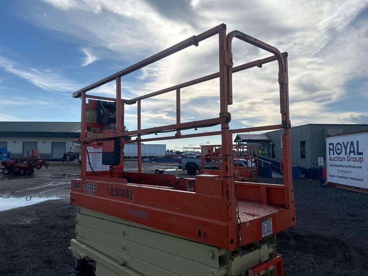 2015-jlg-2632es-image-9