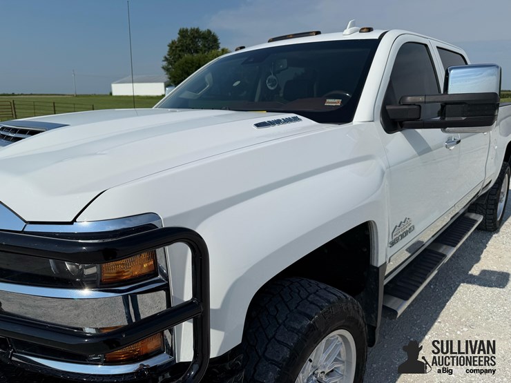 2017-chevrolet-3500hd-image-10