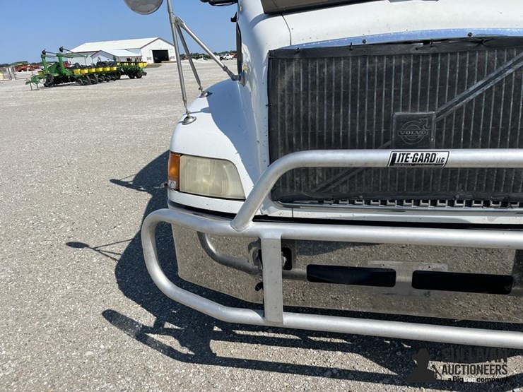 2000-volvo-vn-image-11