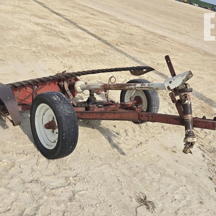 INTERNATIONAL 1100