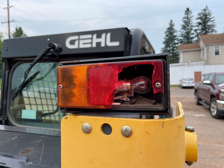 2019-gehl-135-image-18