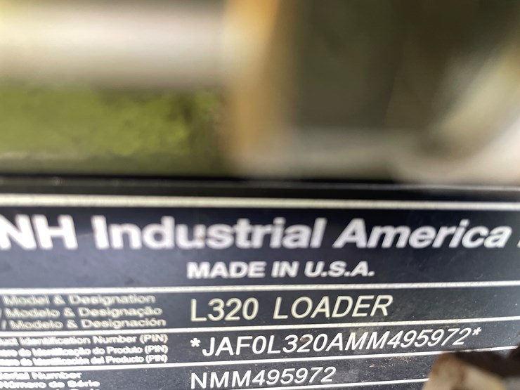 2021-new-holland-l320-image-35