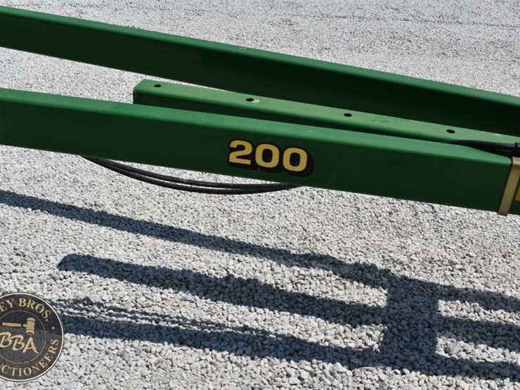 john-deere-200-image-31