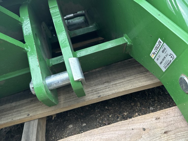 2023-john-deere-8295r-image-11