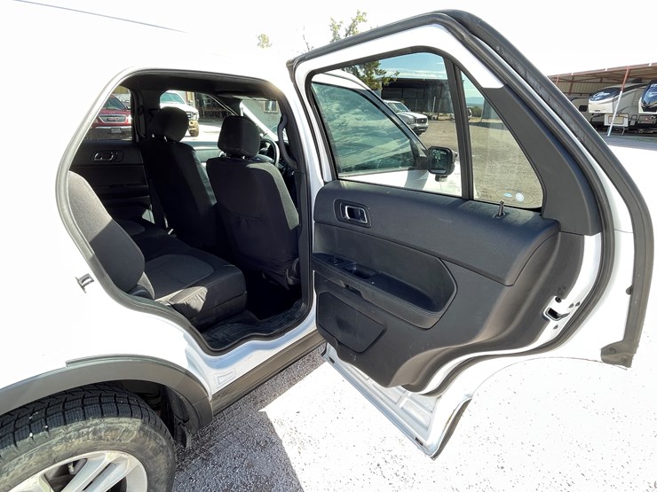 2018-ford-explorer-image-79