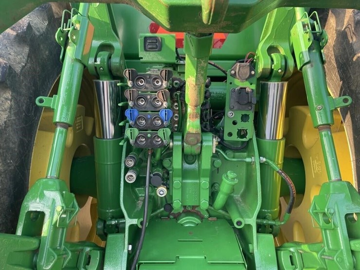 2011-john-deere-8310r-image-7