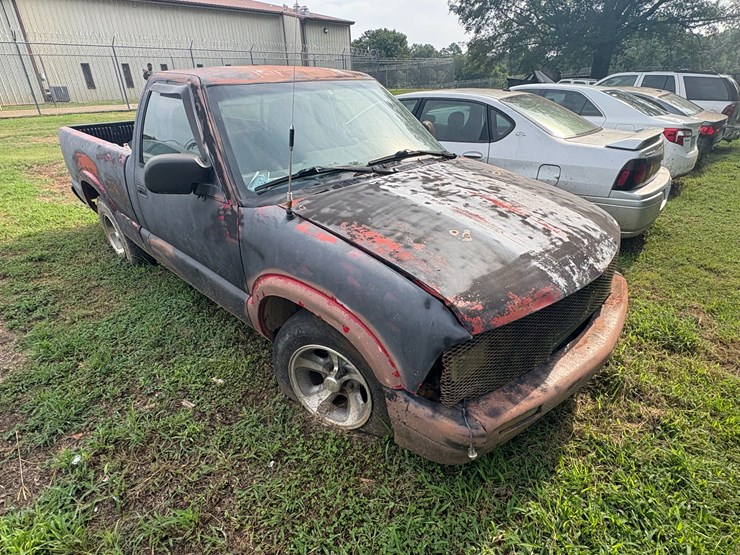 1996-chevrolet-s10-image-2