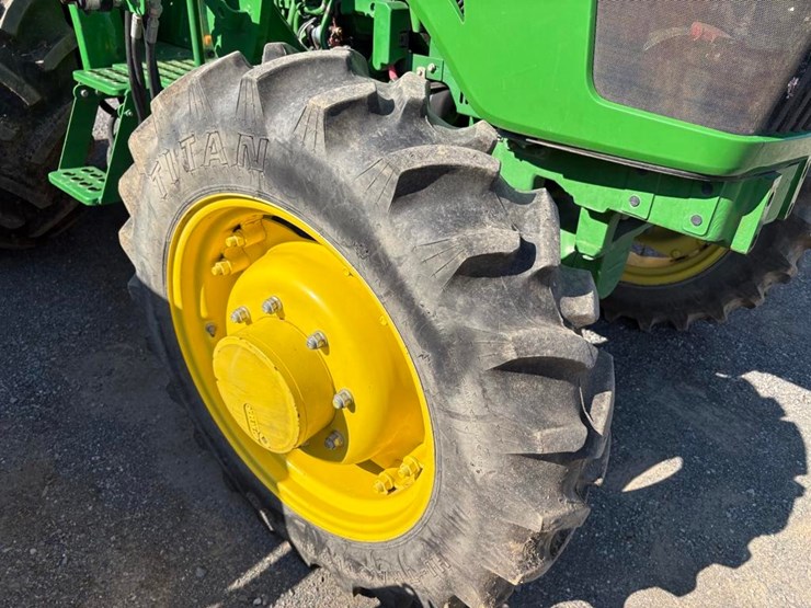 2015-john-deere-5055e-image-8