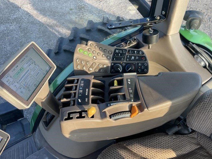 2011-john-deere-8310r-image-24
