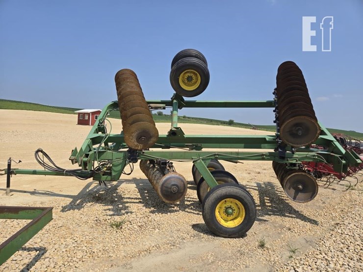 john-deere-220-image-6