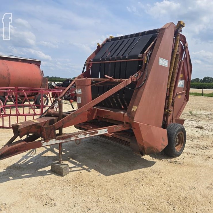 MASSEY-FERGUSON 560