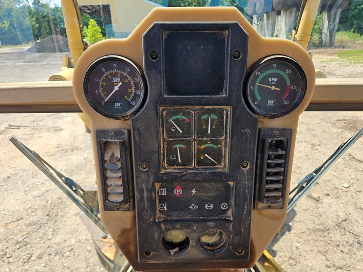 2002-caterpillar-12h-image-56