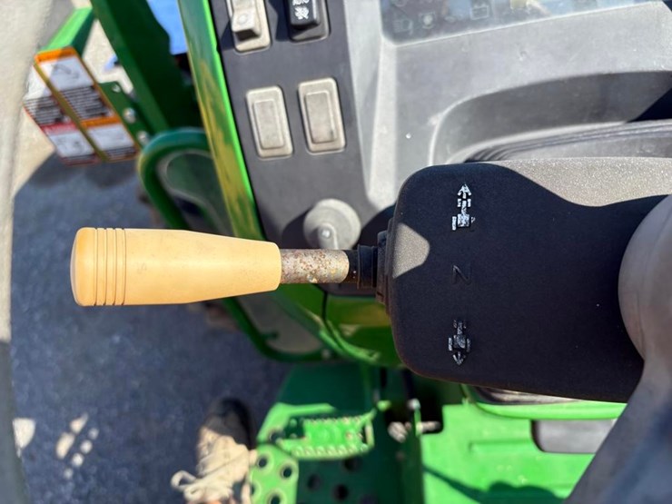2015-john-deere-5055e-image-25