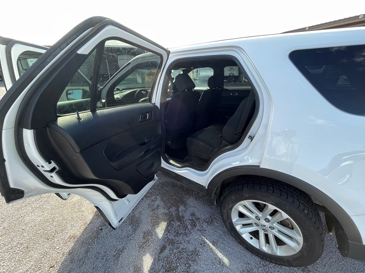 2018-ford-explorer-image-25