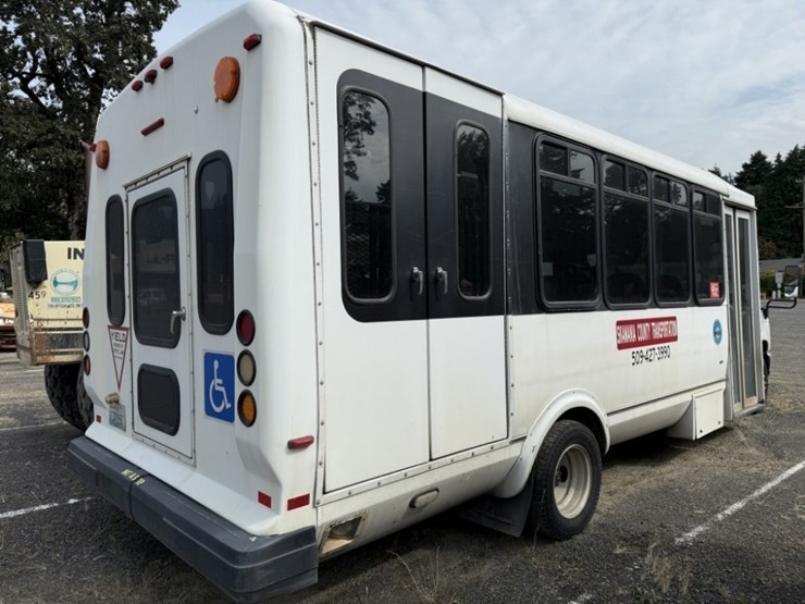 2010-ford-e450-image-3