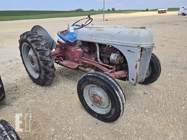 ford-tractor-image-1