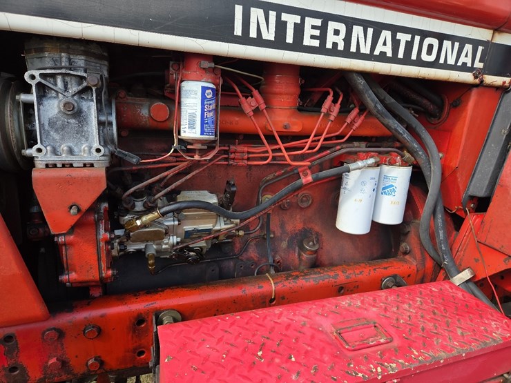 1976-ih-1466-tractor-image-10