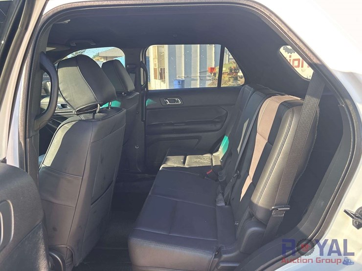 2016-ford-explorer-image-17