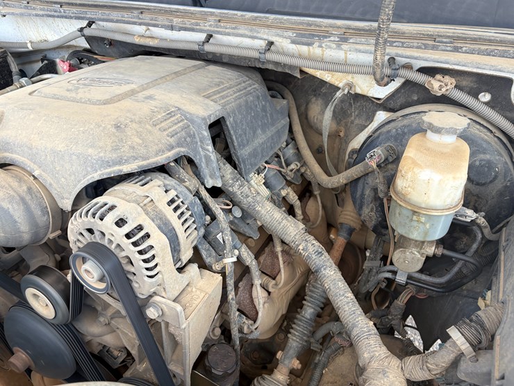 2010-chevrolet-silverado-image-17