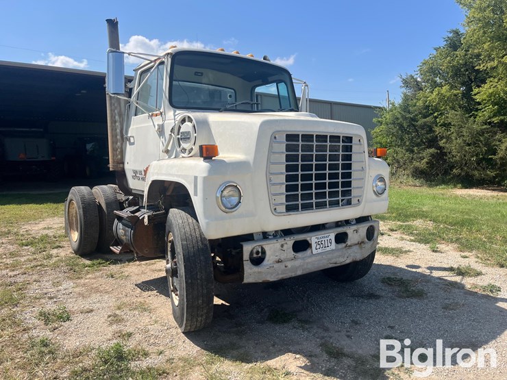 1984-ford-9000-image-3