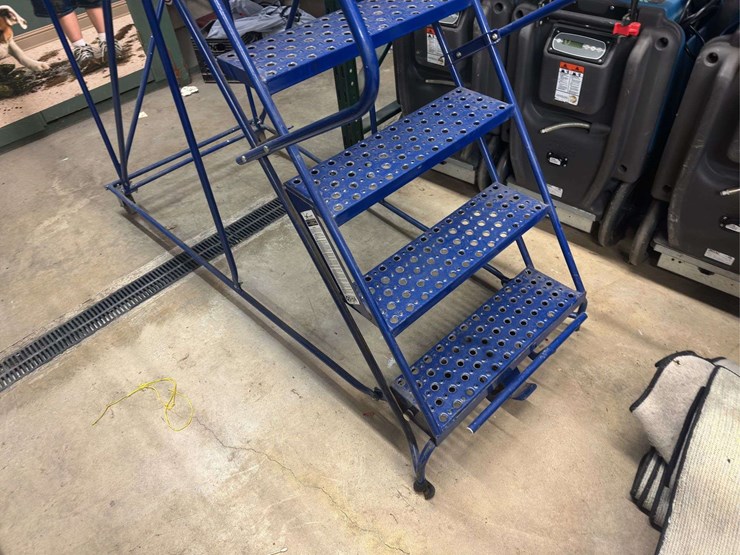 steel-rolling-ladder-image-2