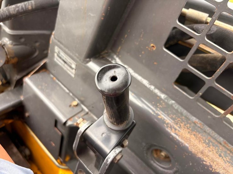 2003-new-holland-ls150-image-23