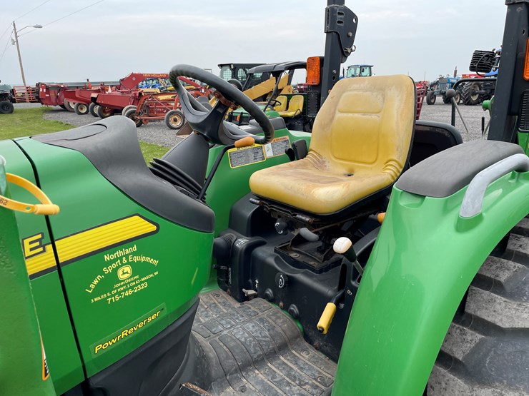 2011-john-deere-4120-image-16